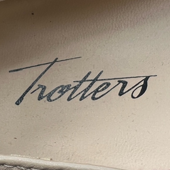 Trotters Delse Nude Patent Leather Block Heel Pumps Size 7 1/2 Women’s - Picture 2 of 10